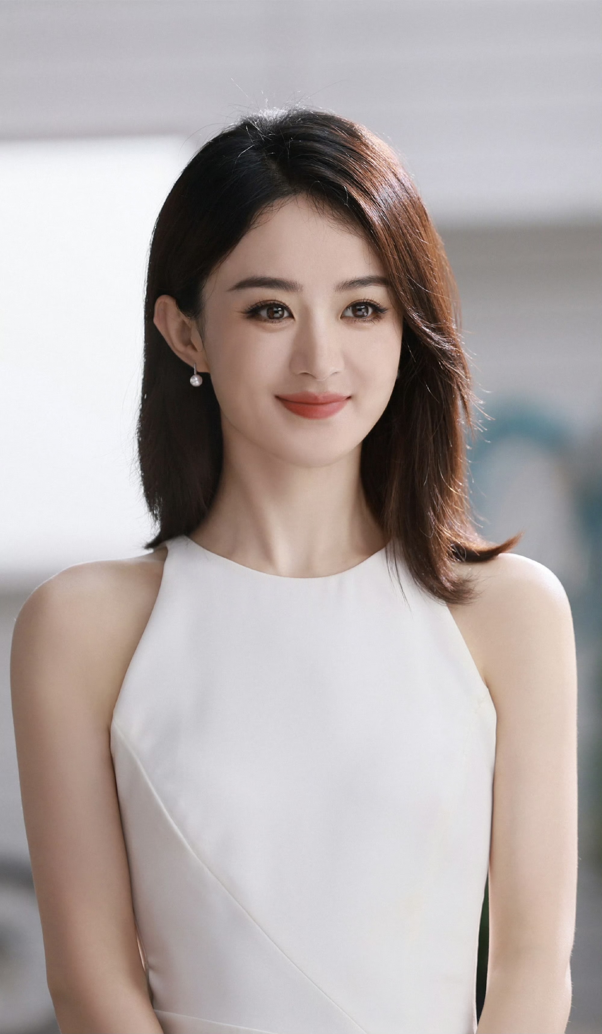 赵丽颖白色裙子穿搭气质拉满