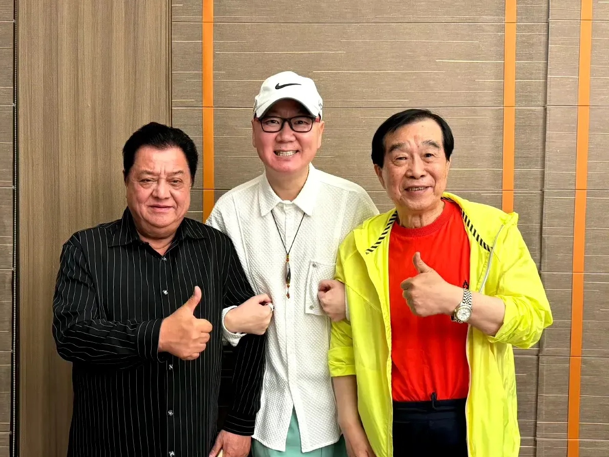 "老艺术家"76岁的李金斗和75岁的石富宽,是当今相声界中年纪已高的