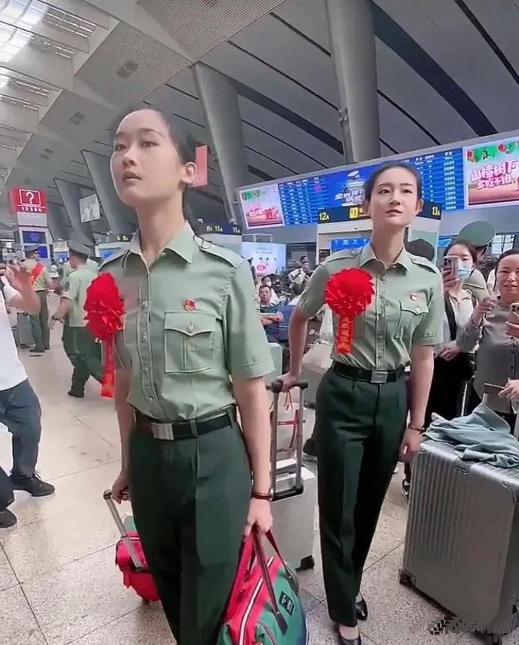 退伍女兵照片图片