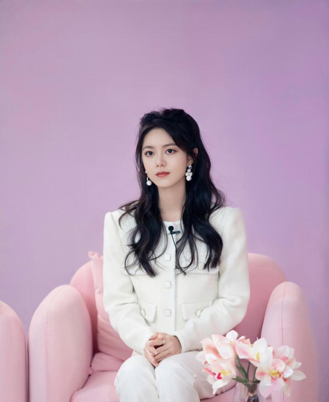 赵今麦穿白色衣服很有名媛的气质