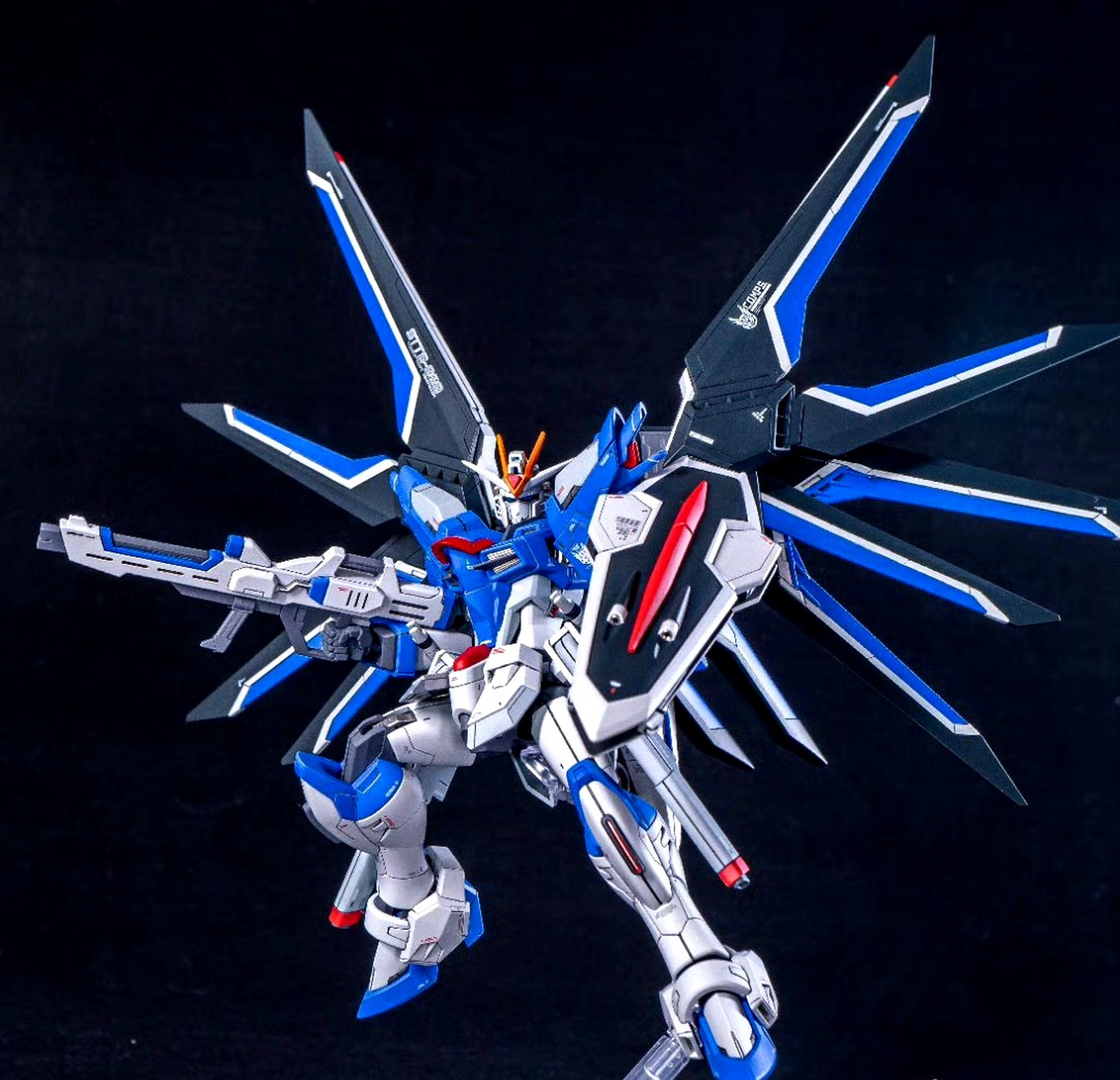 机动战士高达seed freedom hgce飞升自由高达,改变了局部配色与细节