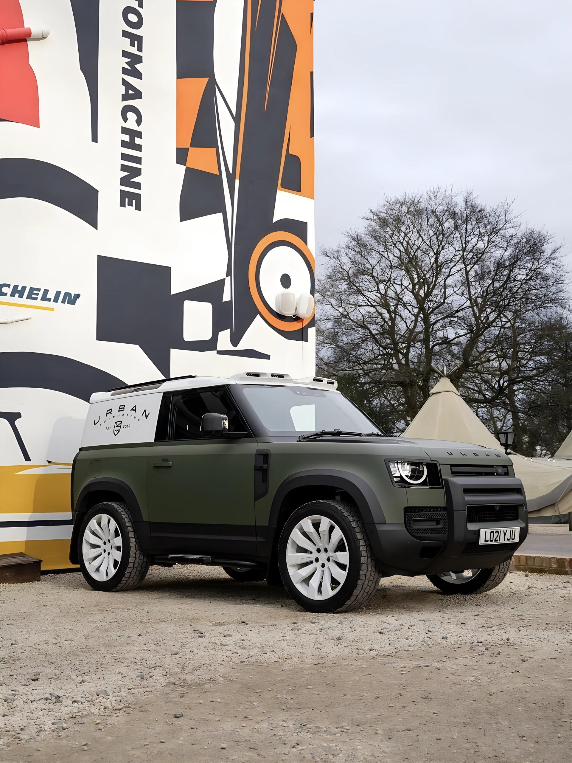 军野绿的路虎卫士改装了urban套件,越野性能与外观颜值同级别车型无