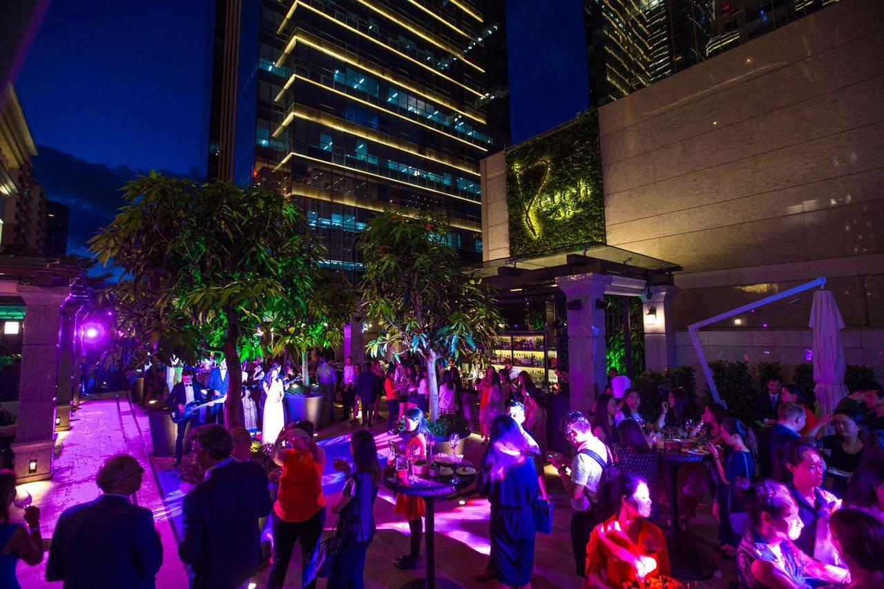 深圳的夜生活:凌晨3点的酒吧街,没想到发生了这种事