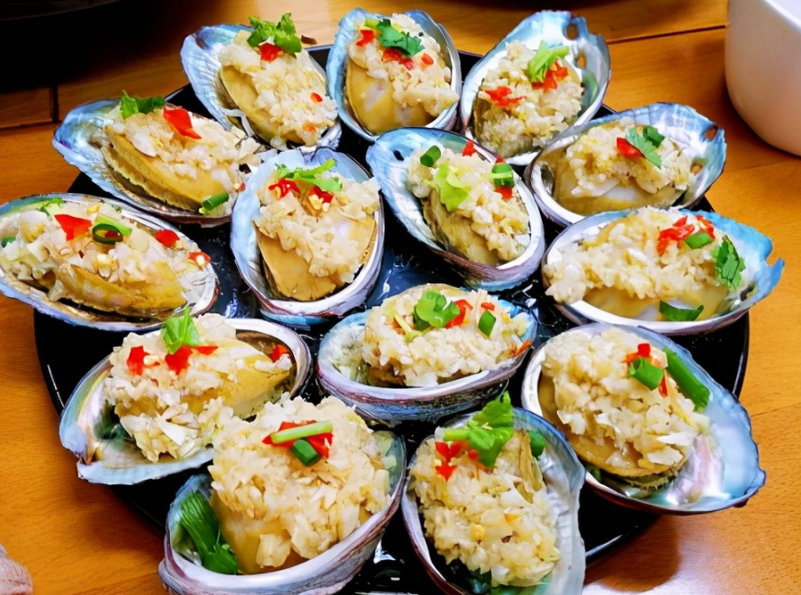 大连特色美食大揭秘!吃货们,快来尝尝这些美味佳肴!
