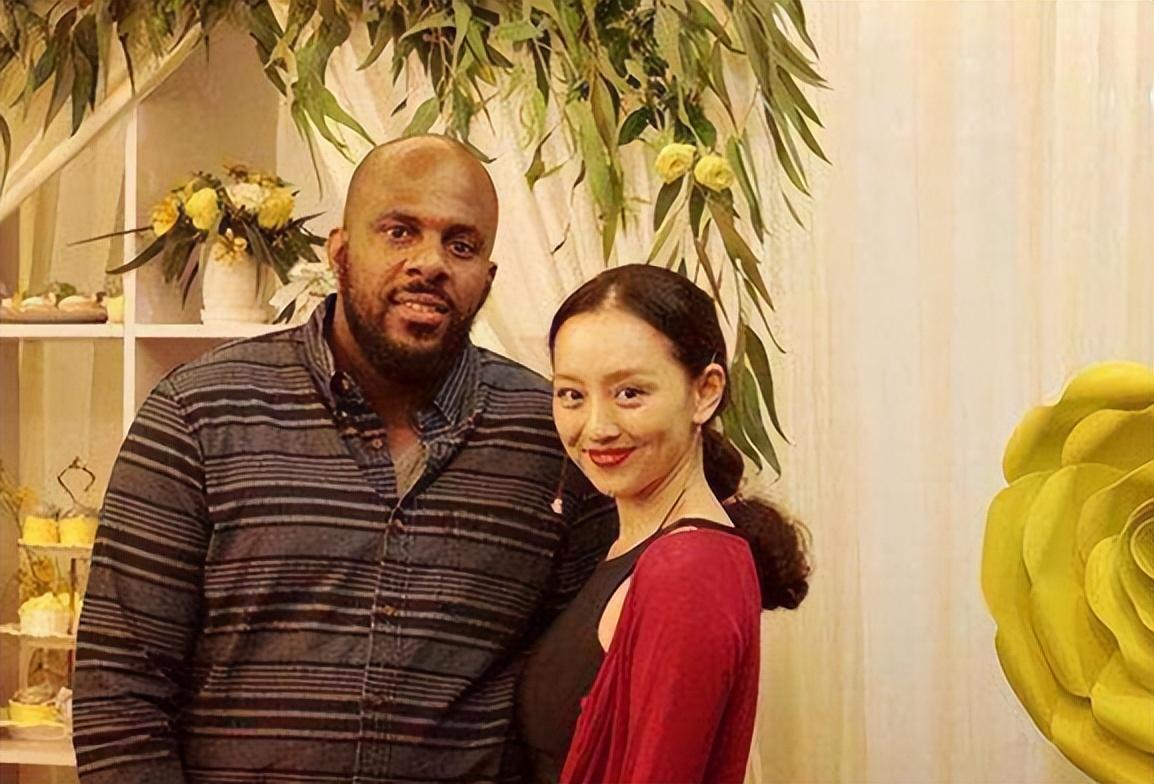 原以为会趁出名大有一番作为的时候,叶彤却逐渐息影退圈,选择留学国外