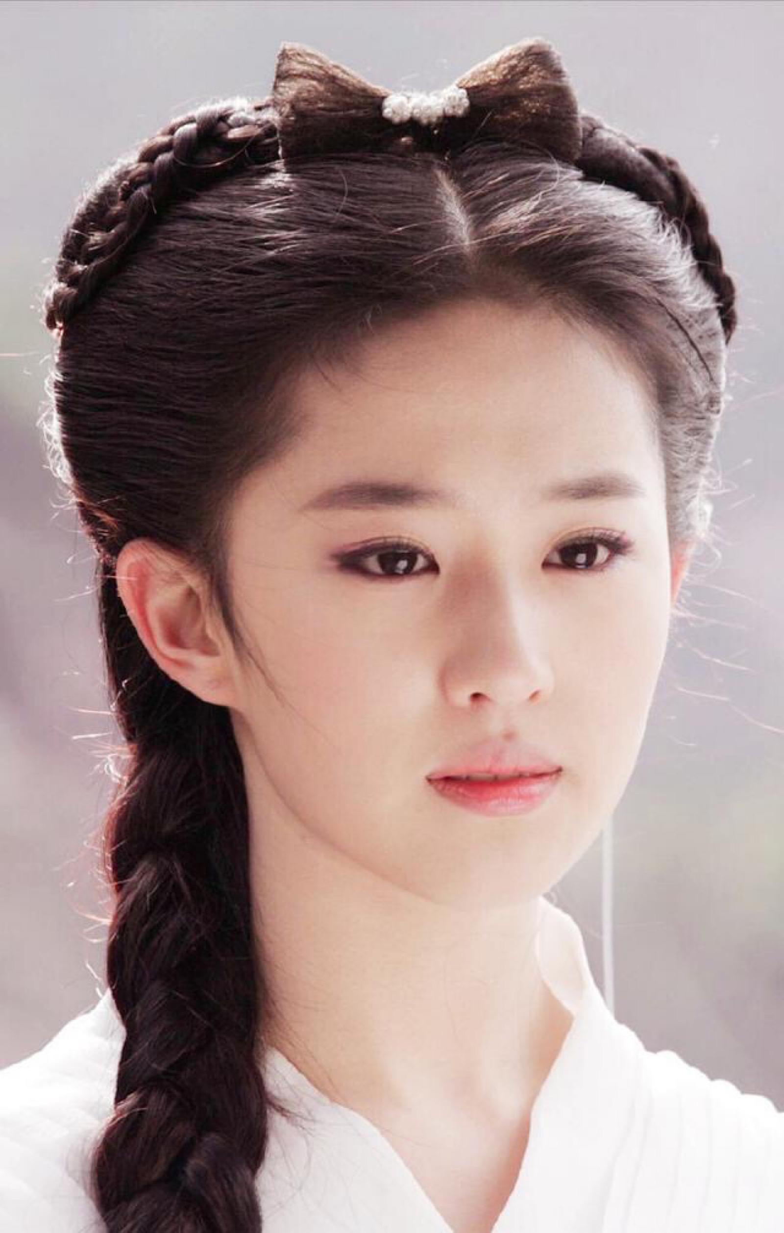 回顾刘亦菲母亲刘晓莉:我这辈子正确决定,就是"护"了女儿30年