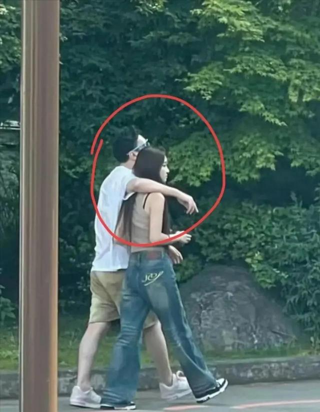 王思聪21岁新女友大量私照曝光,甜美可爱像芭比娃娃,身材很火辣