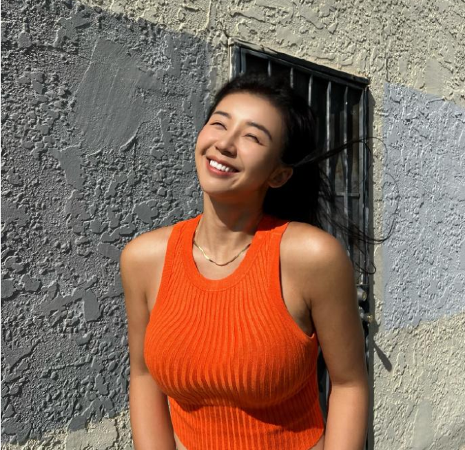 nba主播张曼源:身高1米78,长腿修长,上围引人注目身材火辣诱人