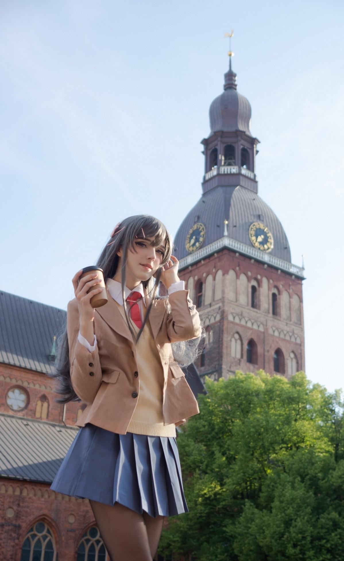 时尚美女穿搭组合:欧美小姐姐的jk套装,优雅活力引领潮流