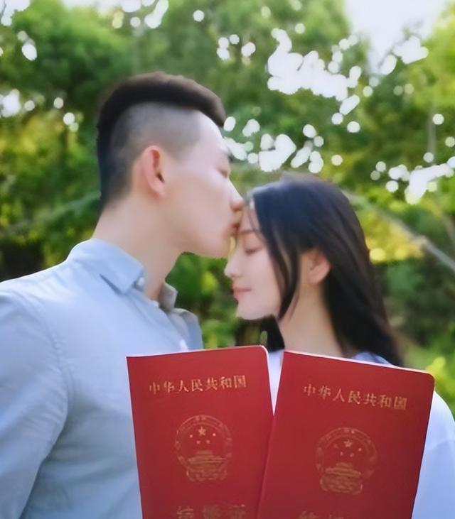 回顾嫁给"军三代"何捷,生下一个女儿,张馨予的生活幸福吗?