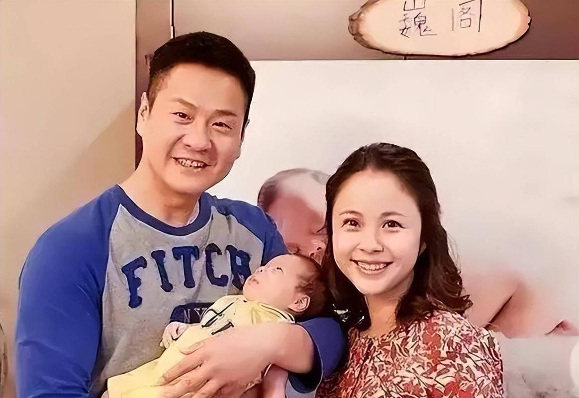 回顾连奕名:成名后与妻子离婚,二婚娶杨若兮,前妻红了他落寞了