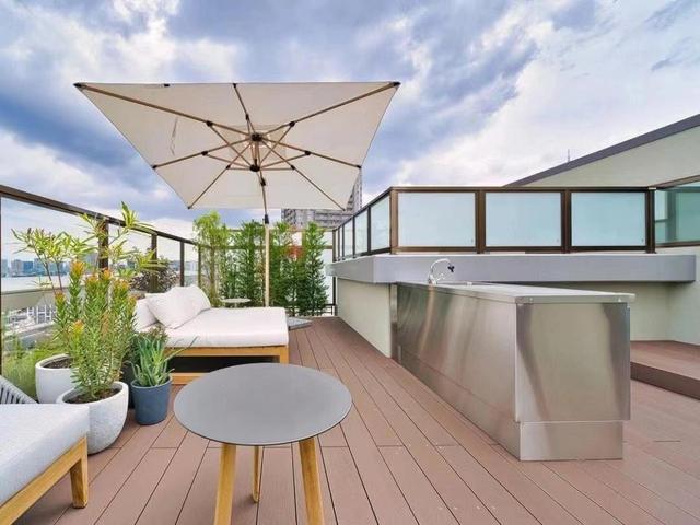 不听劝告,买了带露台的顶楼房子,入住后,不看好的亲戚都来围观