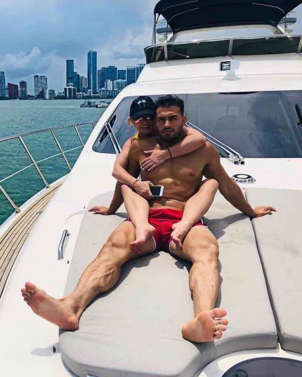 布兰妮与男友合影!