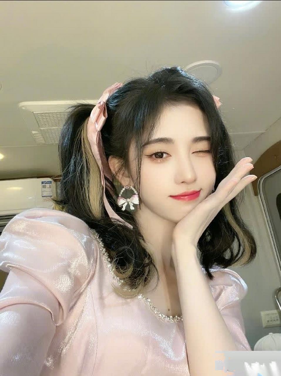 鞠婧祎扎过的双马尾合集,少女感满满.