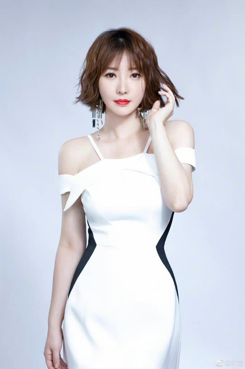 柳岩新相亲大会造型好美!