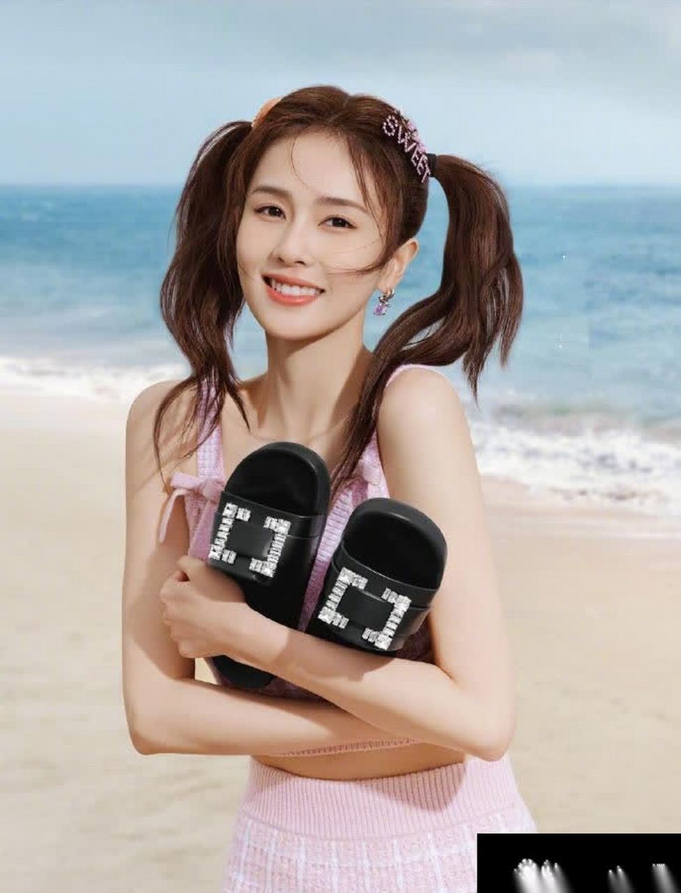 白鹿的双马尾发型,活力四溢