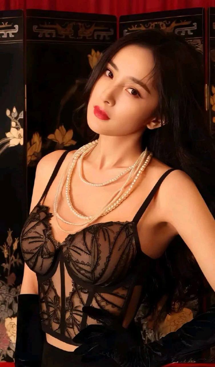杨幂维密内衣秀,这身材也太辣了