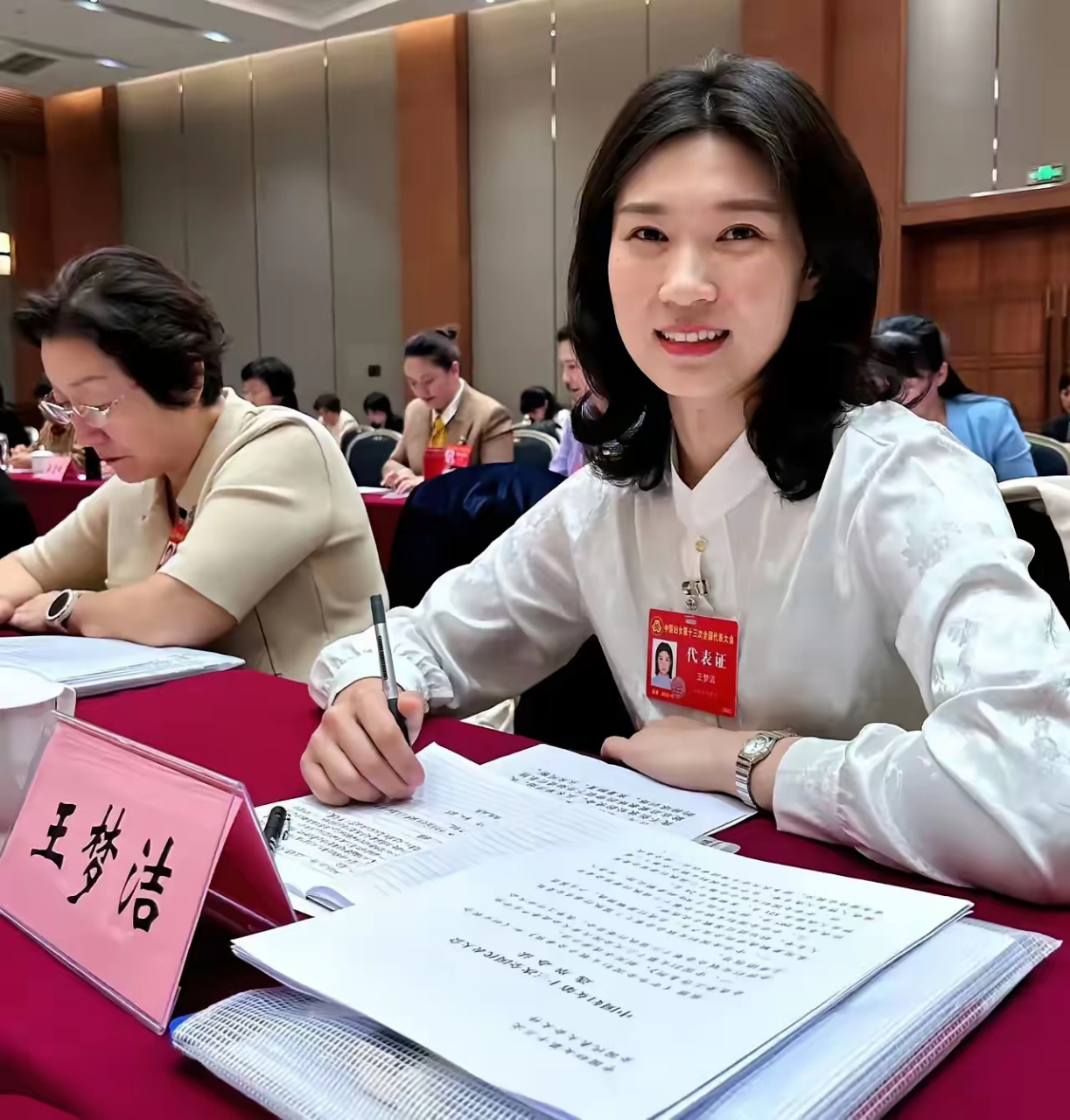 王梦洁无疑是女子排球队中品德和心态最为出色的球员之一.