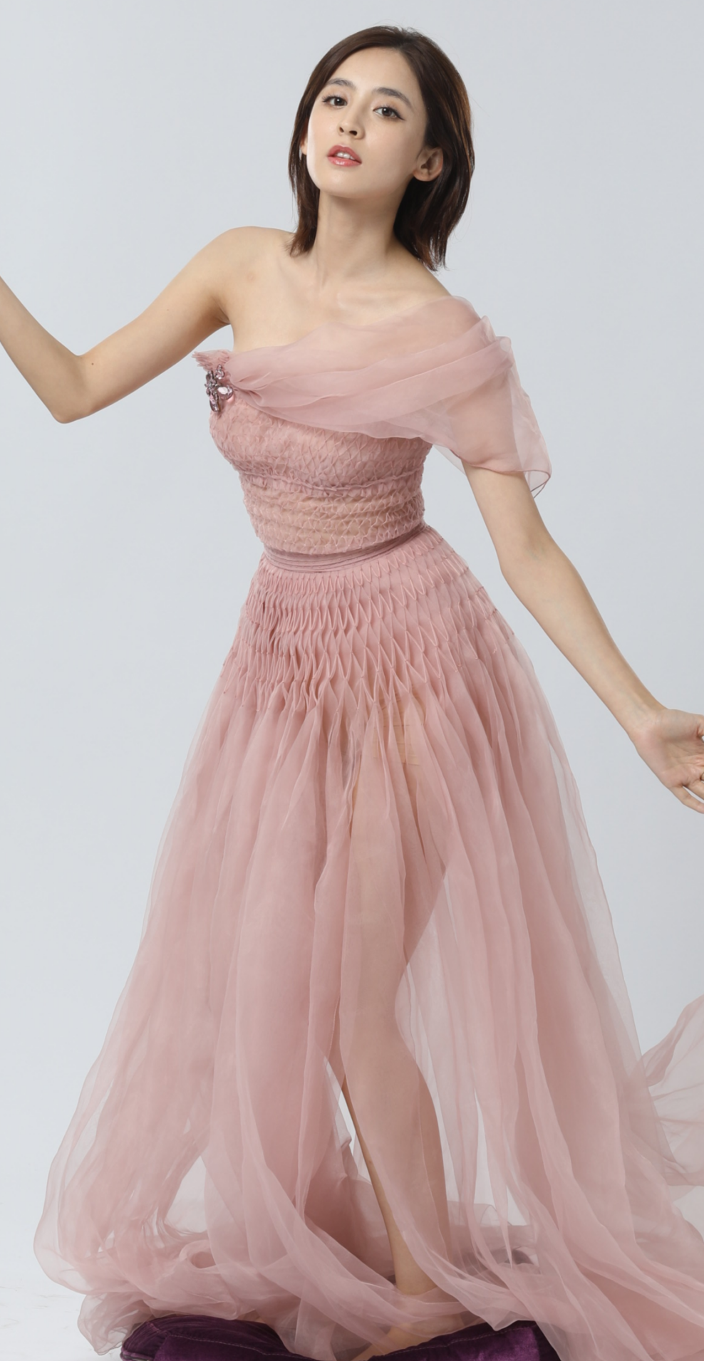 古力娜扎:空中芭蕾,优雅绽放