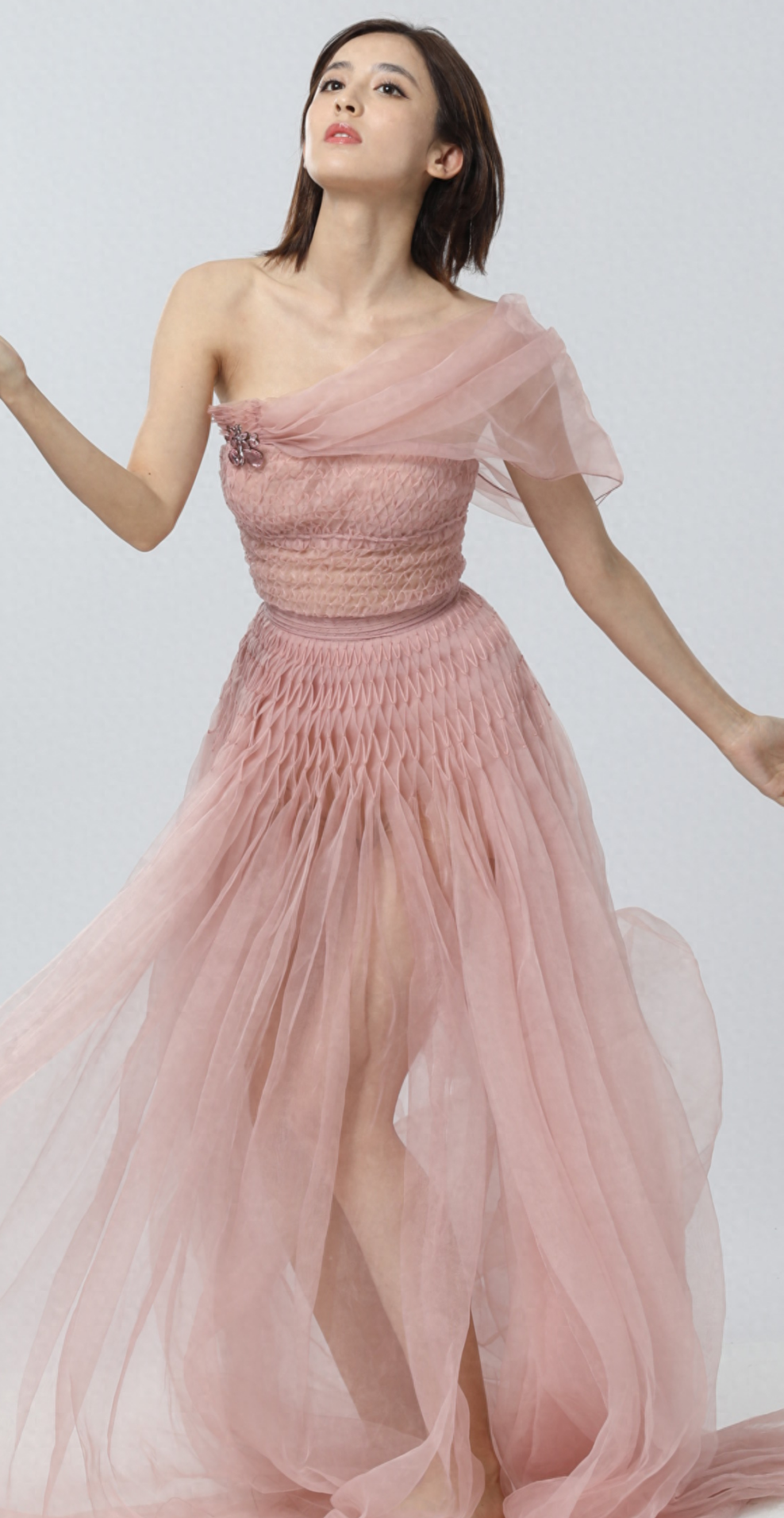 古力娜扎:空中芭蕾,优雅绽放