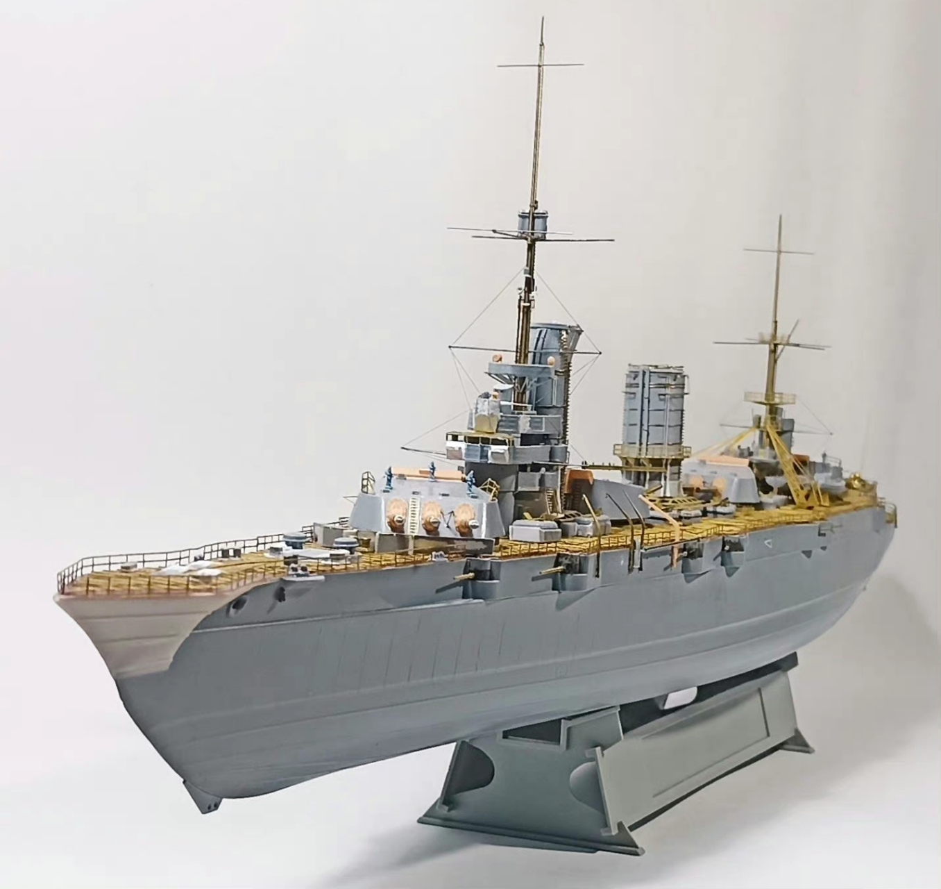 军模欣赏:1/350 红海军 巴黎公社号战列舰,该舰是甘古特级战列舰2号舰