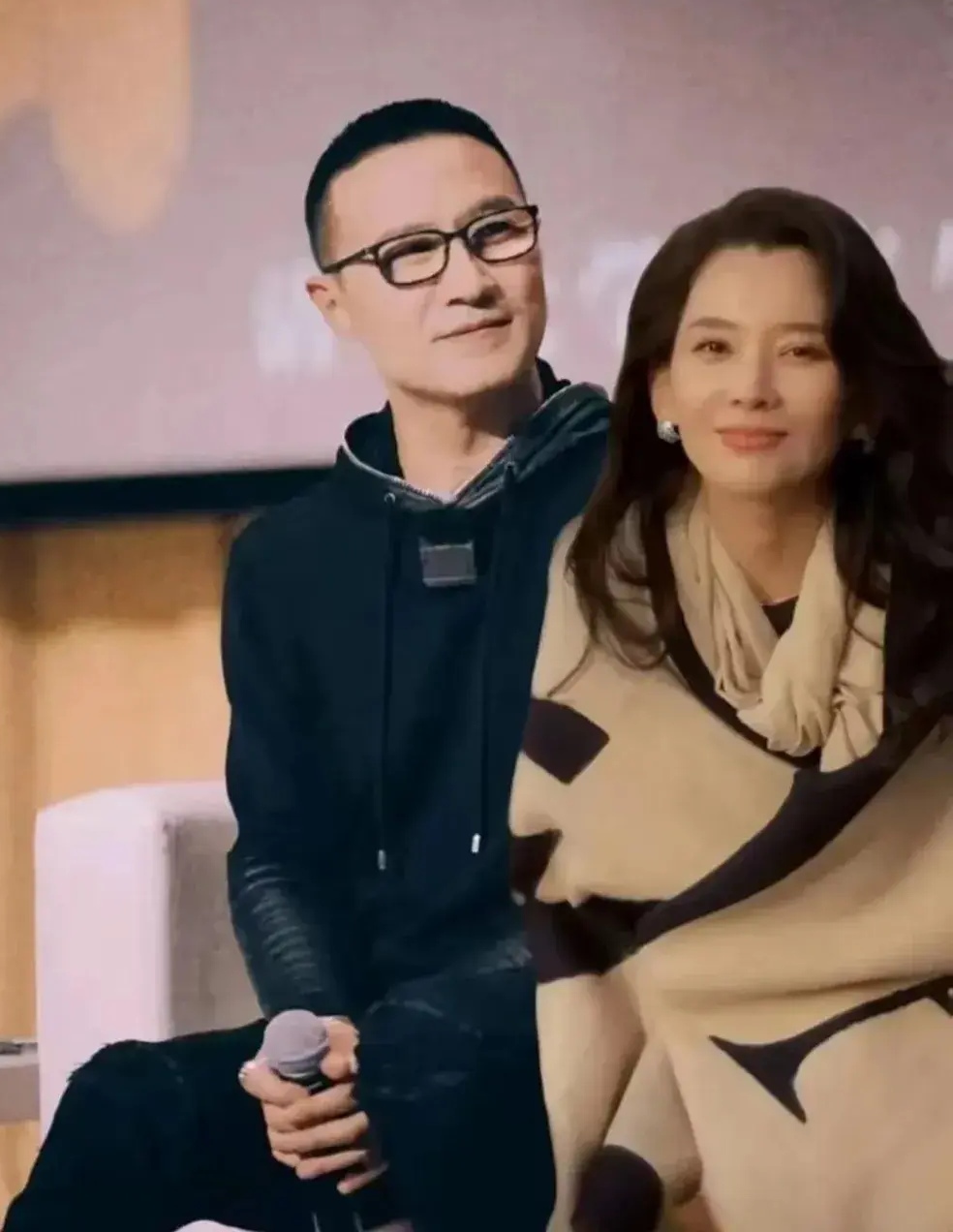 还有人说,章子怡不过是赶在适婚年龄碰上了汪峰,否则以她的段位