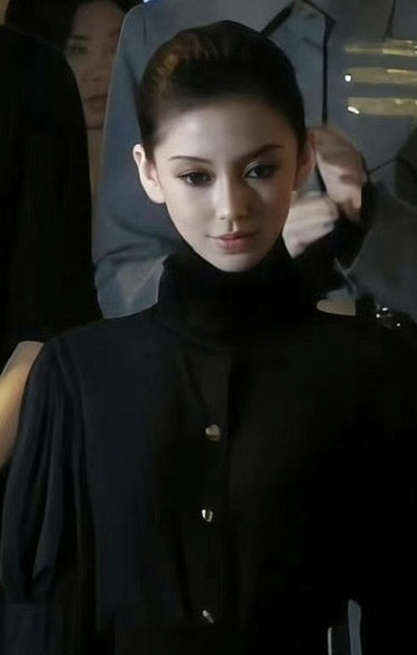 angelababy杨颖早期模特图,不得不感叹这颜值真的很美,更有混血的感觉
