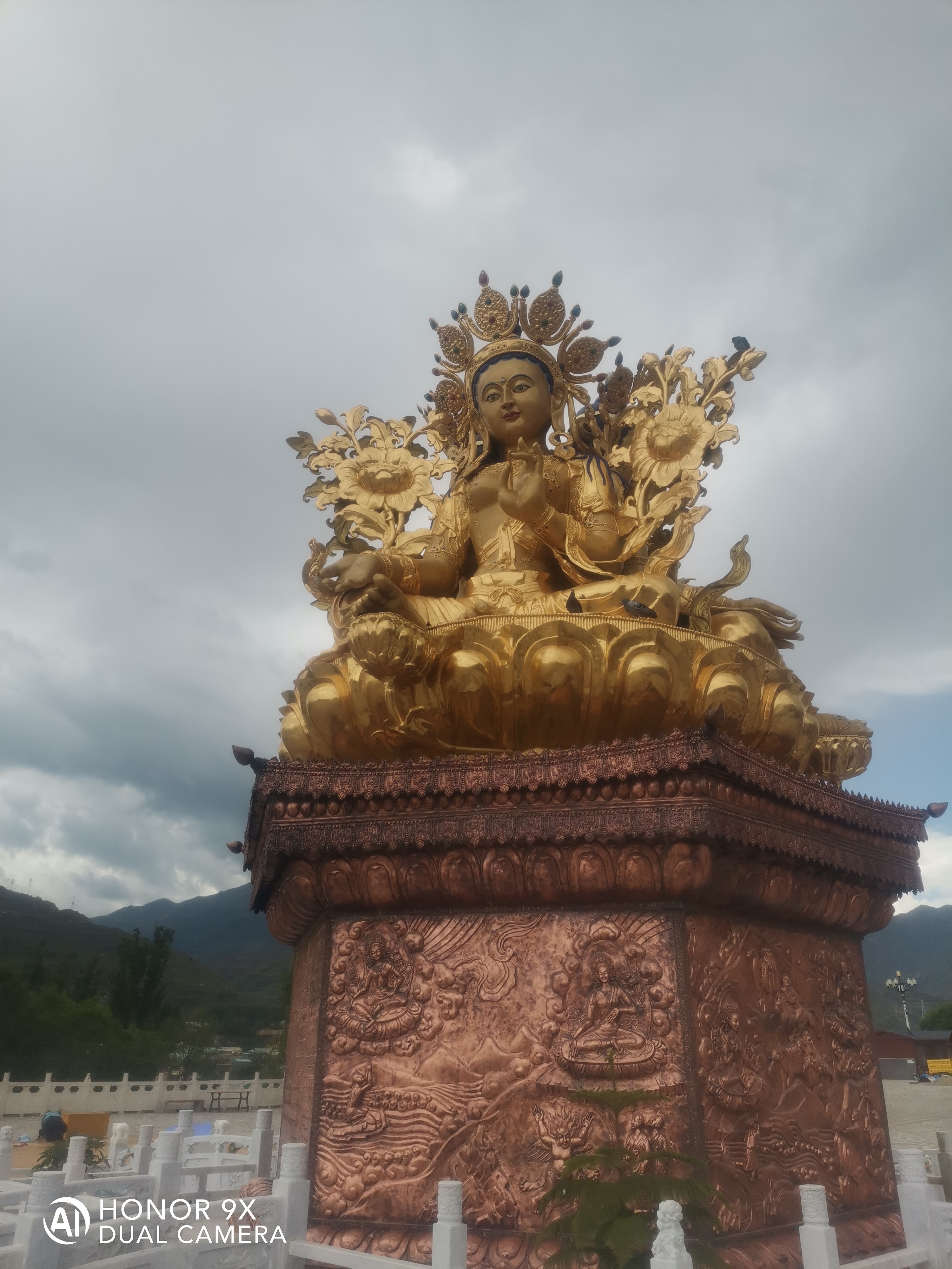 青海省黄南藏族自治州同仁市的藏传佛教格鲁派大寺青海隆务寺