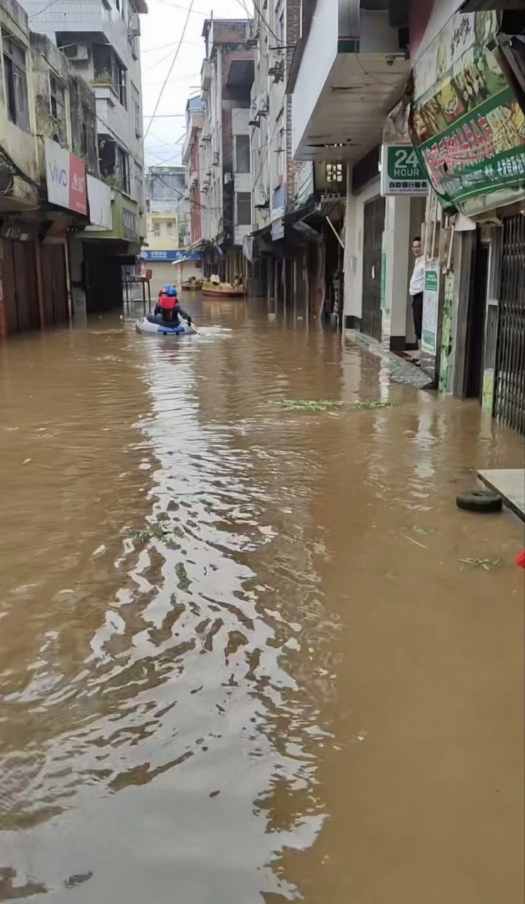 这么说吧,我有朋友在桂林,他家地势比较高,上一次启用他的船还是1998