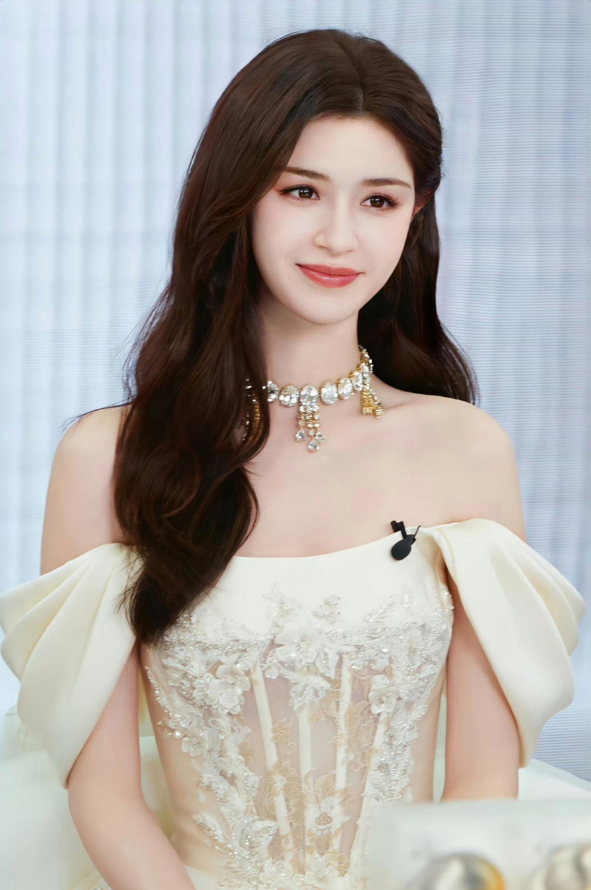 新疆美女哈妮克孜,绝美长裙下的纯净灵魂?