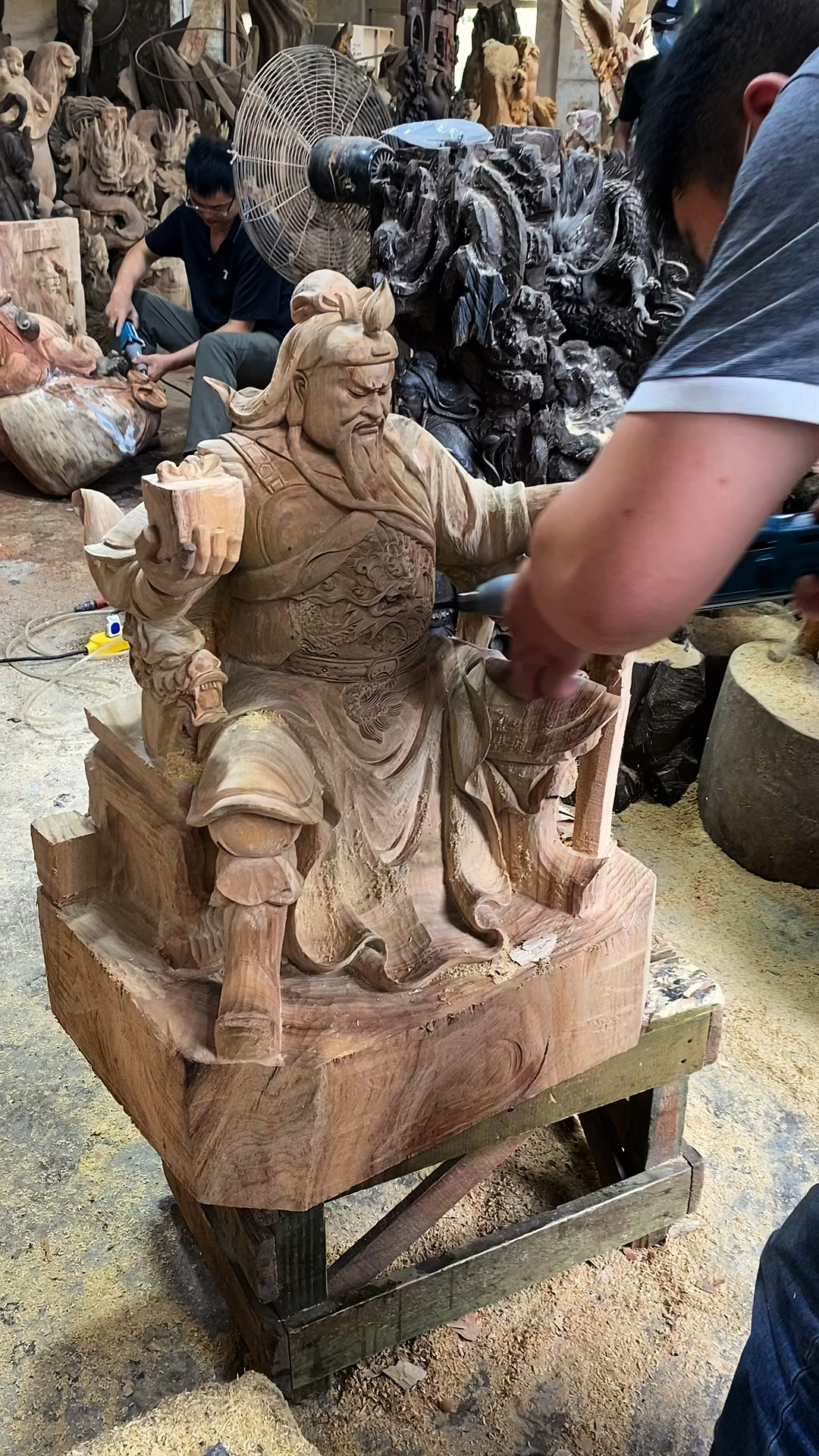 木雕文关公财神爷工艺品雕刻摆件