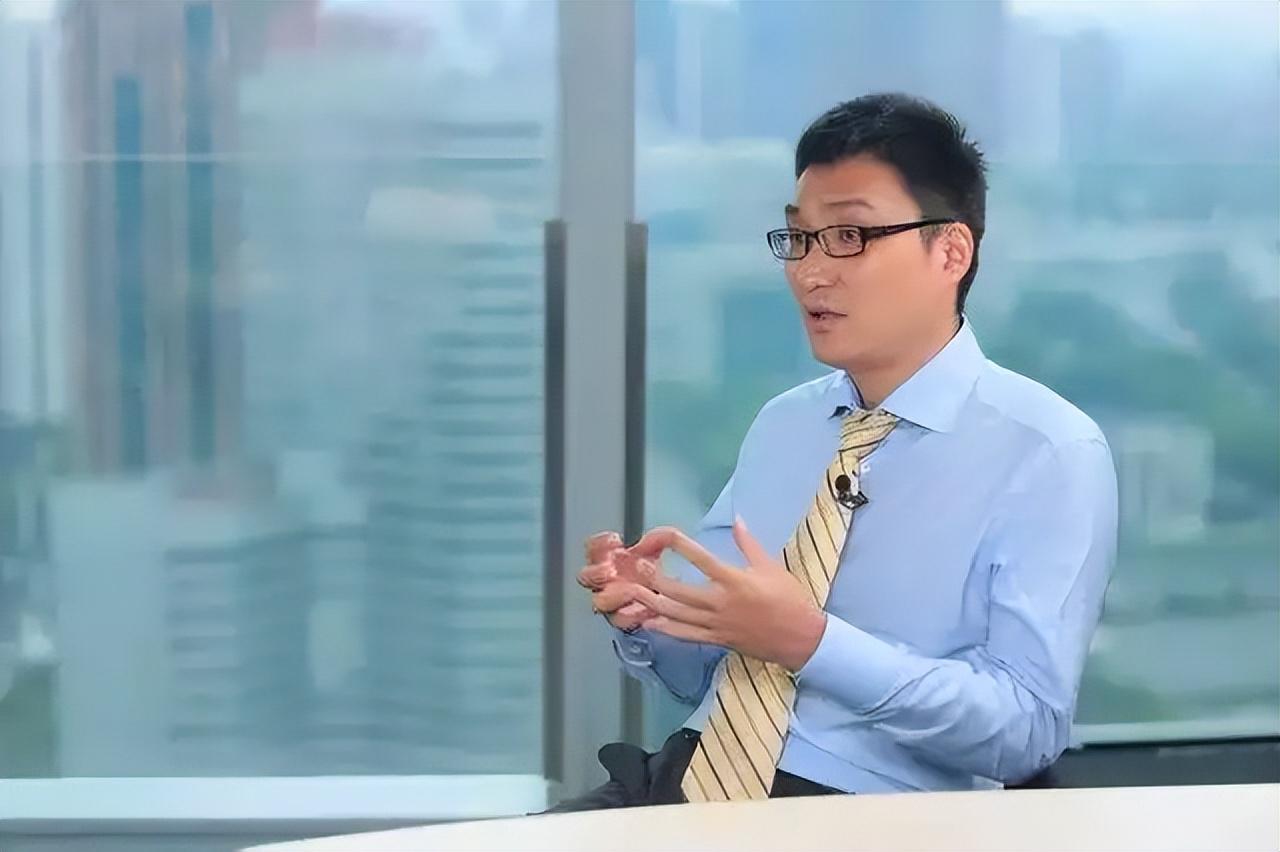 那时丁磊已经是享誉全球的互联网大佬,黄峥第一反应肯定是对方是个