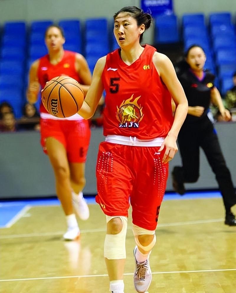 回顾女篮前国手:二婚嫁"福建球王"生双胞胎,37岁成