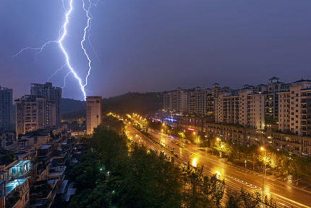 下雨打雷别乱跑哦 记住了下面这几招