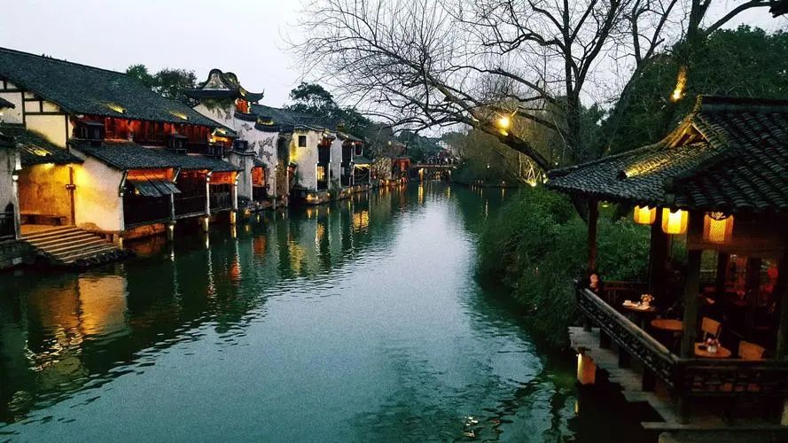 老年人适合去的旅游景点(老年人最适合旅游的地方是哪里)