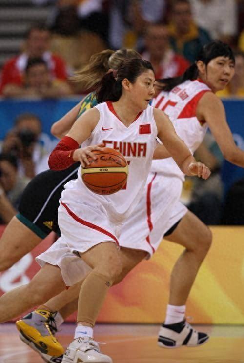 回顾女篮前国手:二婚嫁"福建球王"生双胞胎,37岁成