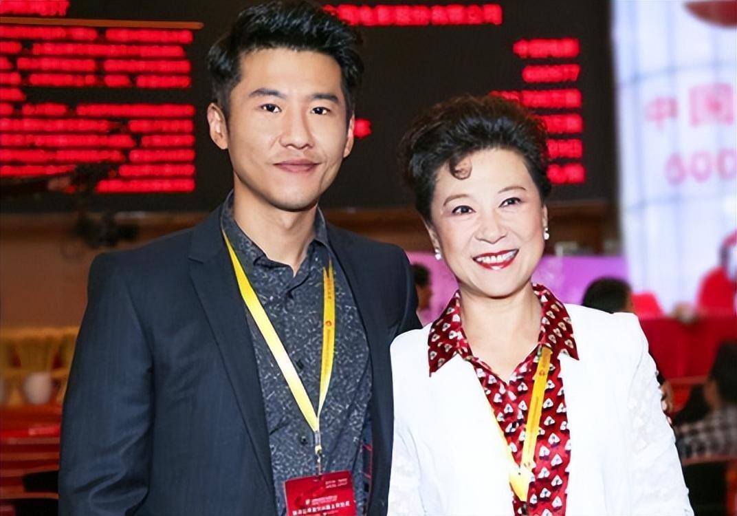 回顾演员王馥荔:丈夫为娶她险些丢了工作,如今儿子成了两人骄傲