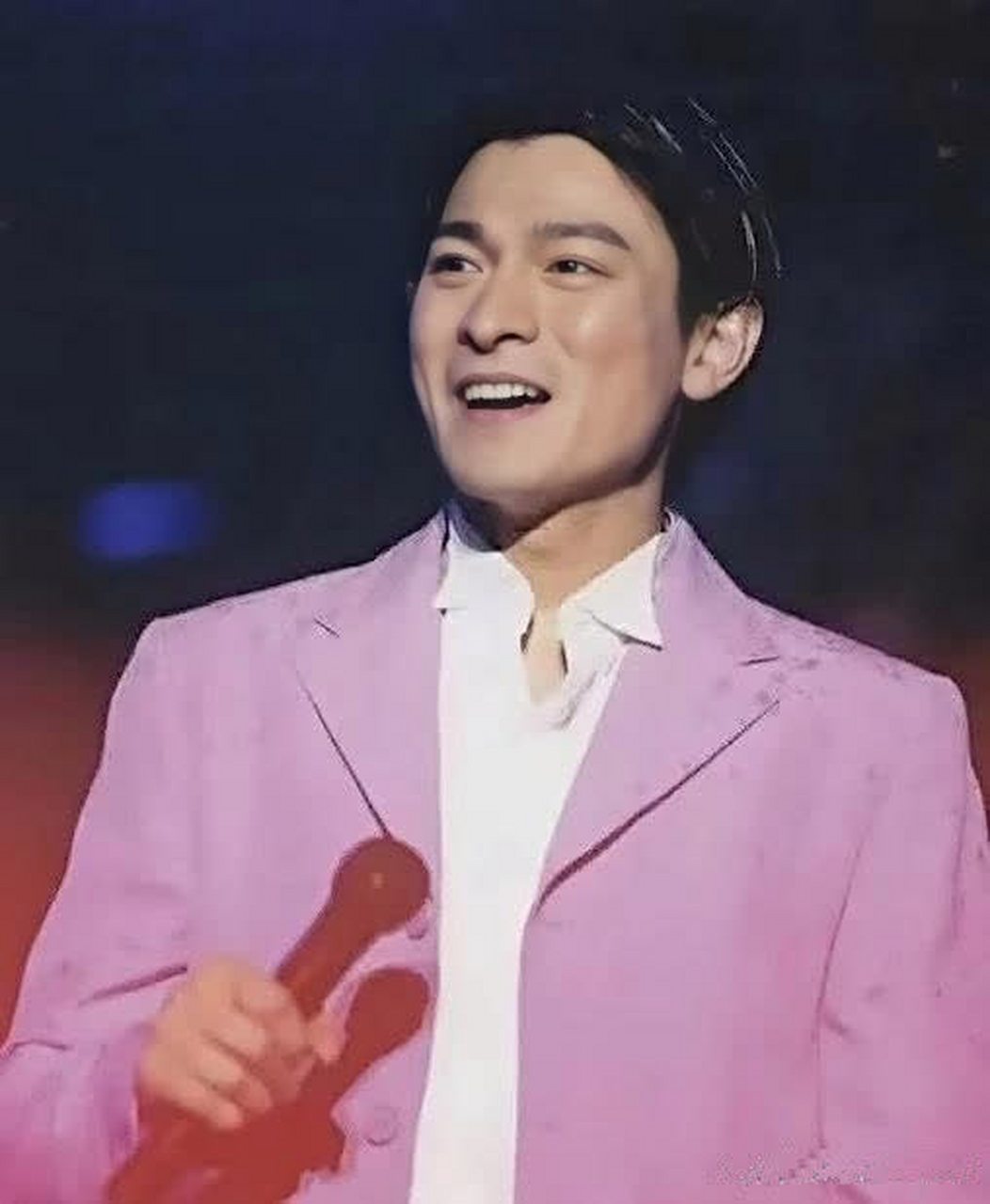 刘德华早期演唱会上的褐色发型