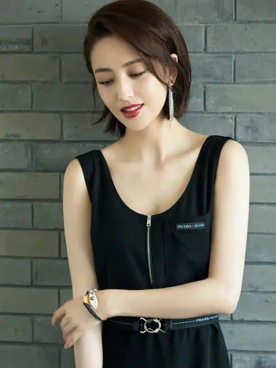 佟丽娅短发造型,温柔干净清爽