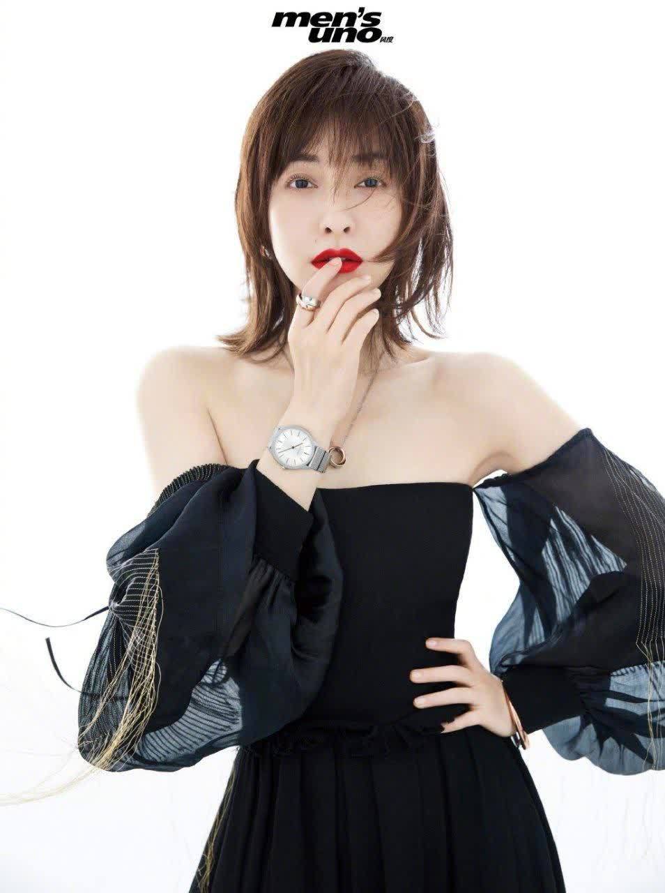 吴昕 大红唇,v领裙,是不是越来越高级大气了?