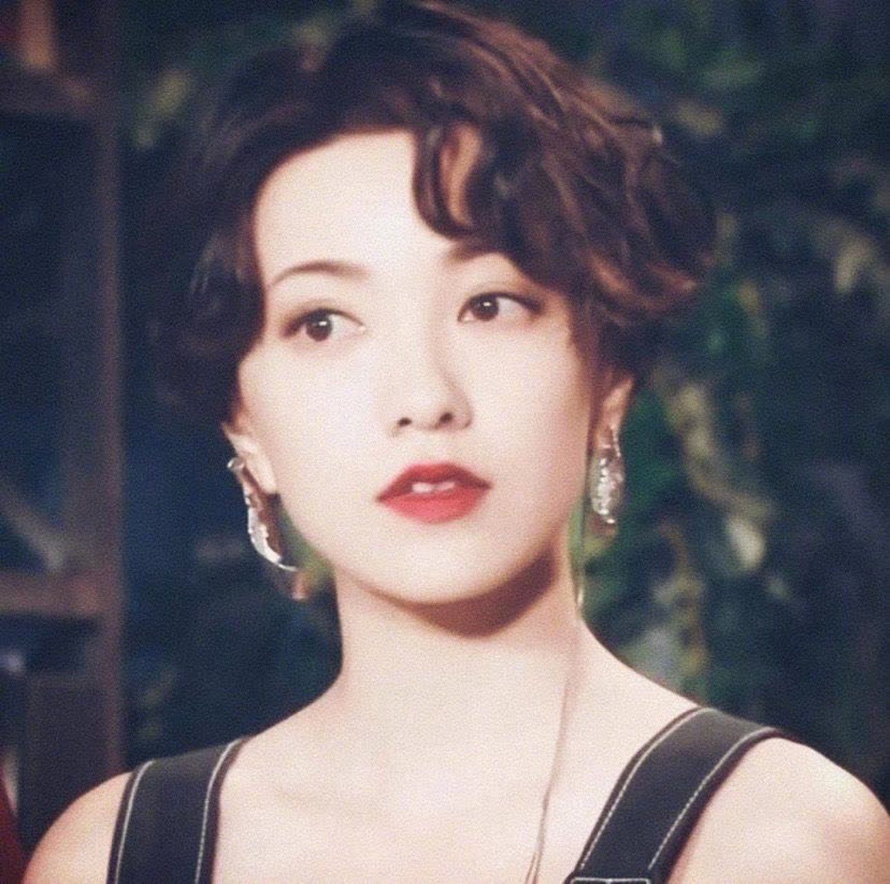 郭采洁复古卷发好灵动