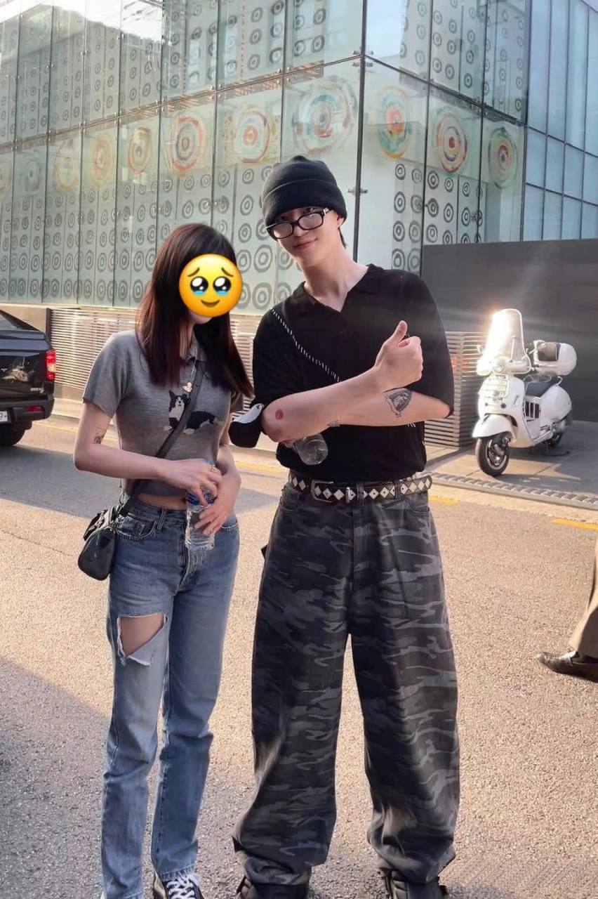 和范丞丞合照了