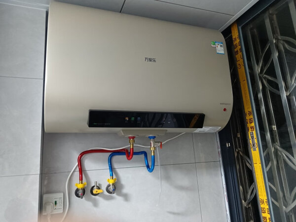 万家乐d60-fb5电热水器:节能型,防电墙,双胆加热