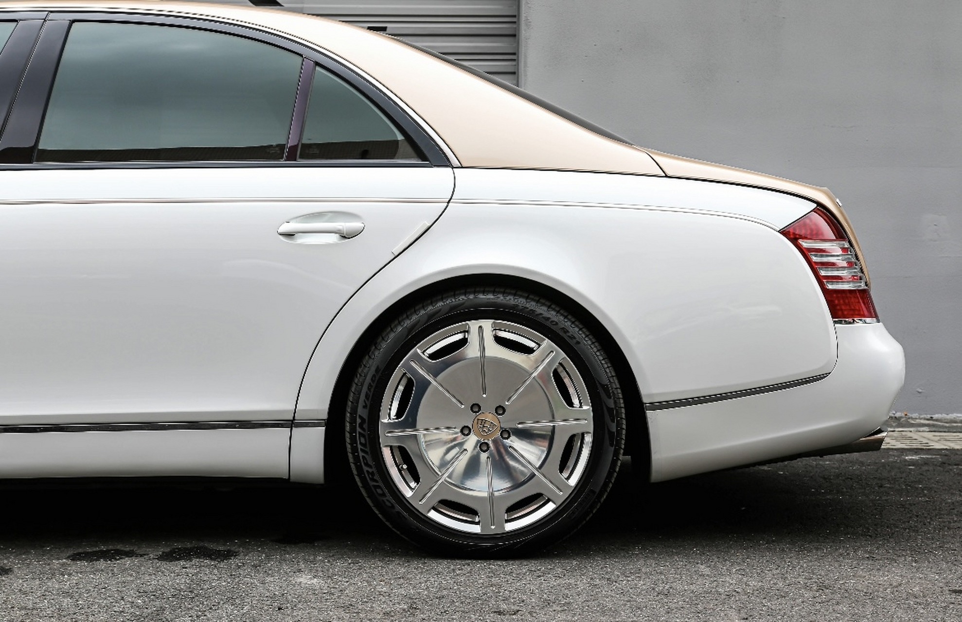 罕见的迈巴赫57s,奢华[得意]