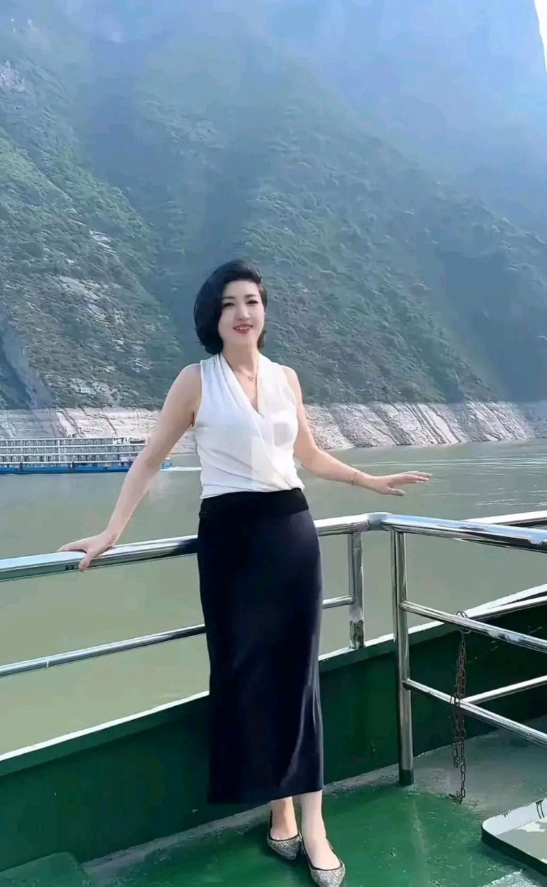 47岁徐娘半老,风韵犹存!我说我还单身你们信不?