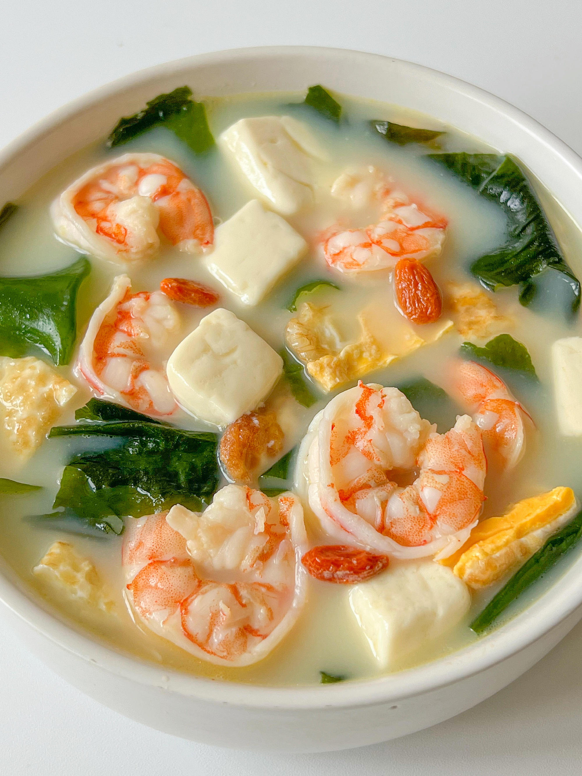 裙带菜虾仁豆腐汤:一道鲜香四溢的家常美味