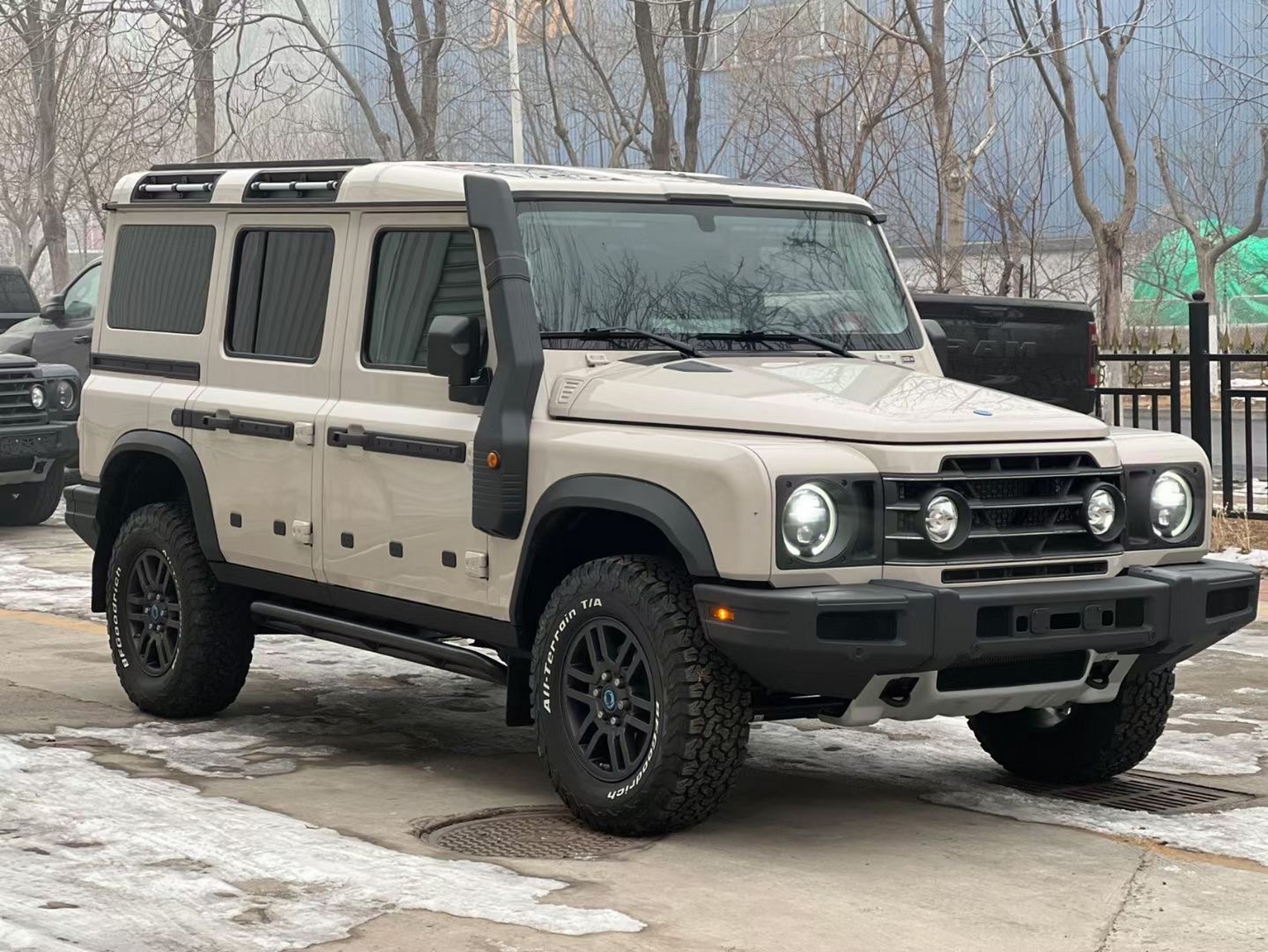 英力士掷弹兵3.0汽油发动机