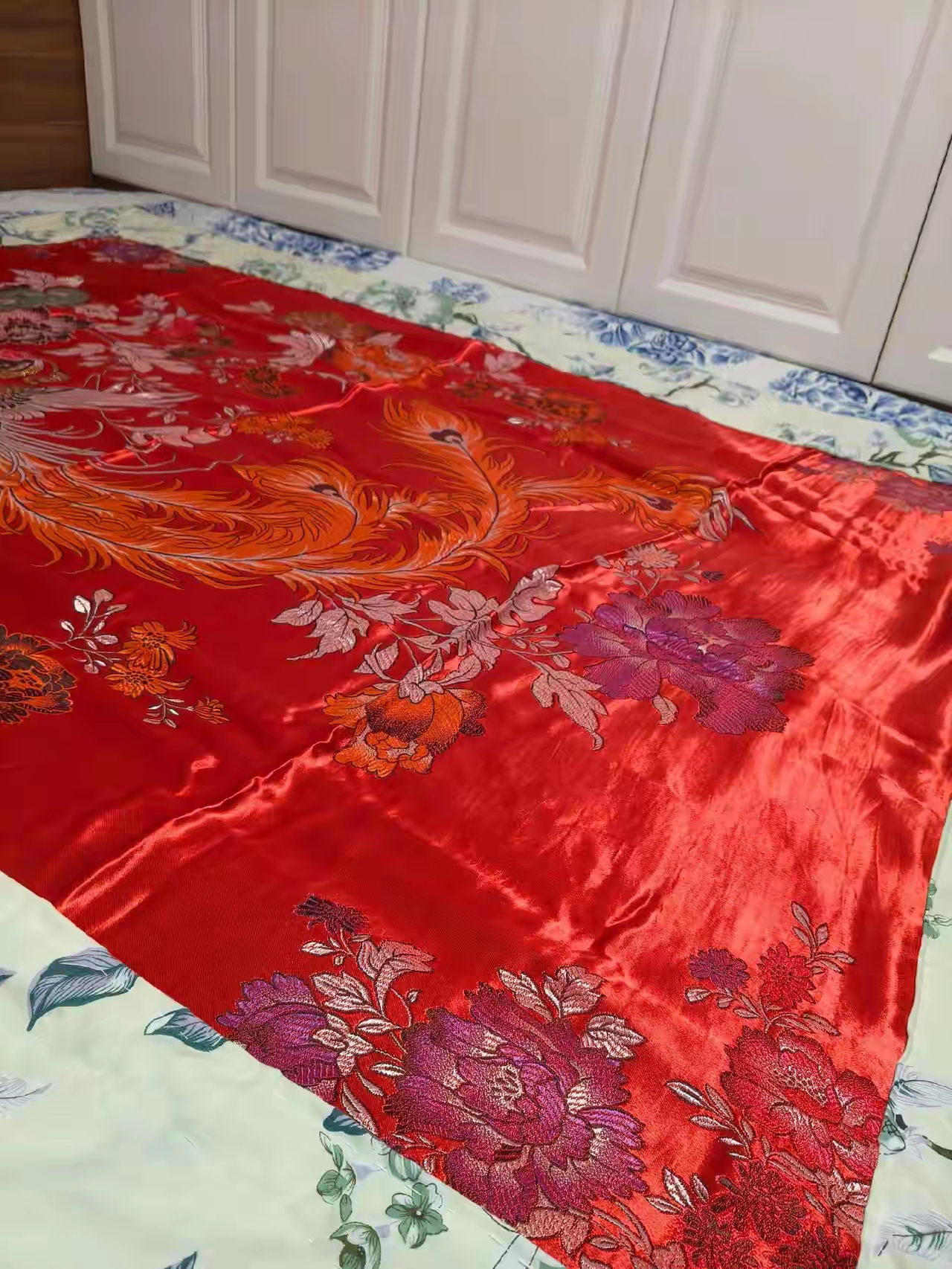 压箱底,今天拆洗后历时半小时改做夏被,如果老妈知道会不会骂我败家子