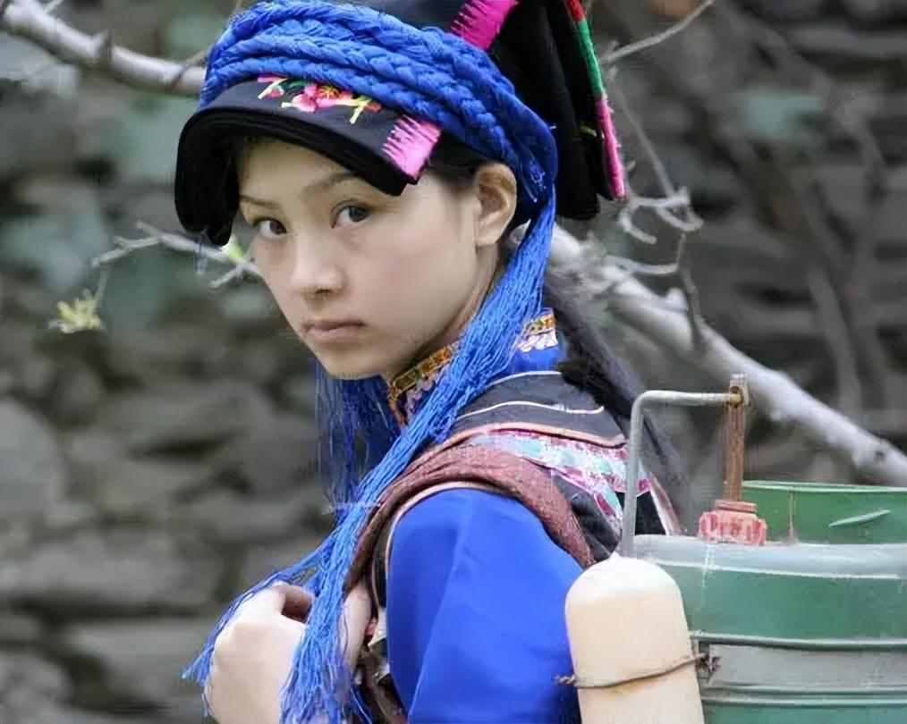 "可以啊,但是你要把照片寄给我."尔玛依娜爽快地答道.