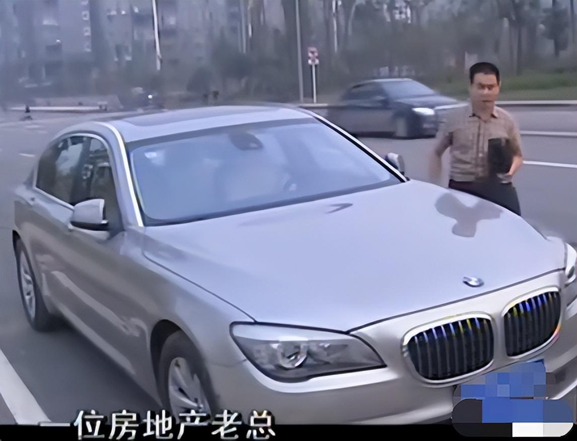 09年,重庆男子称会"遁术",当众表演水中捞钱,专家如何